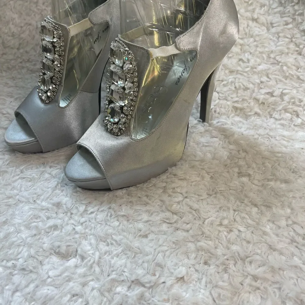 Lauren Jones gray SatinTStrap peep toe platform heels crystal beads accent SZ8.5